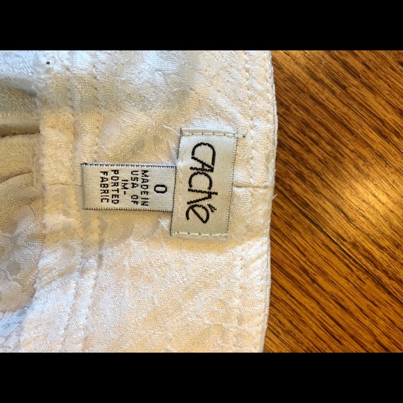 Cache stretch shorts with textured fabric - Picture 3 of 4